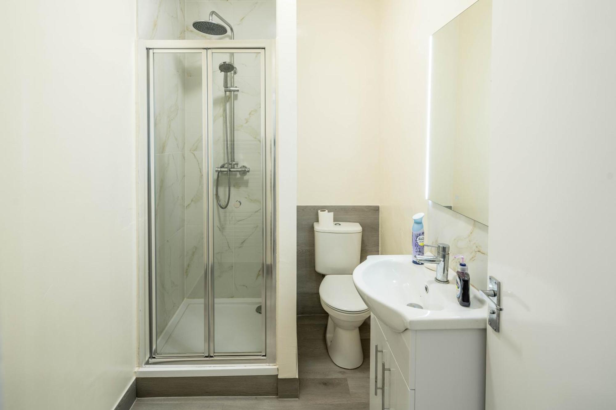 Free Parking, 2 Beds,Close To Train Station Bedford Luaran gambar